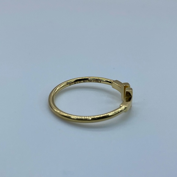 Tiffany T Wire Ring in 18k Gold - Picture 2 of 12